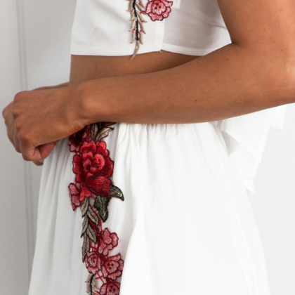 White Pair Embroidery Upper Garment Skirt..