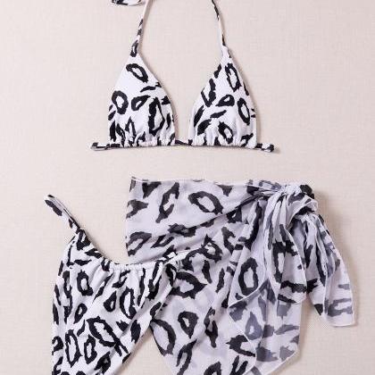 Sexy Women's Black And White Leopard..