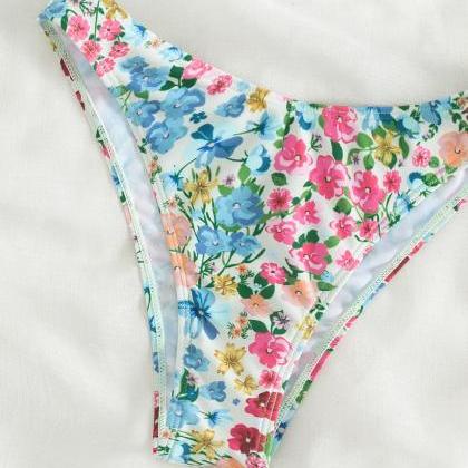 Fashionable Triangle Bag Floral Bikini Swimsuit..