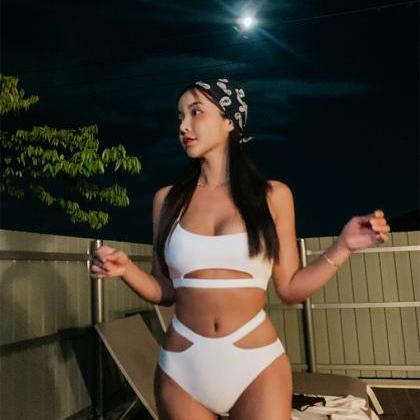 Slimming And Sexy Vacation Swimsuit With A Hollow..