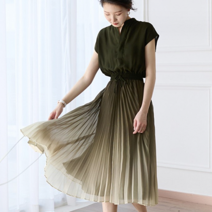 Flowing Pleated Gradient Slimming Dress With..