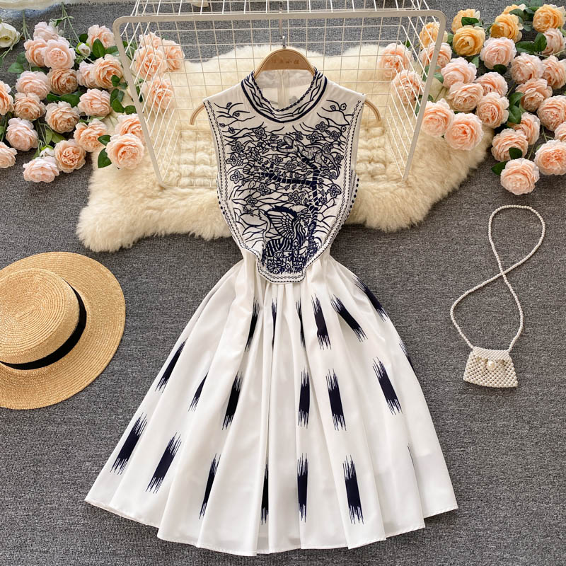 Palace Style Small Dress, High-end Women's Clothing, Retro Heavy Industry Embroidery, Slim Fitting Short Dress, Women