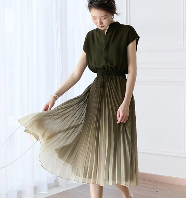 Flowing Pleated Gradient Slimming Dress With Elastic Waist