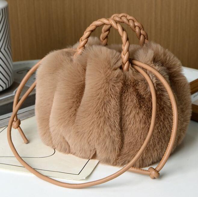 Autumn And Winter Furry Handbag Niche Design Explosion Furry Fashion Crossbody Bag