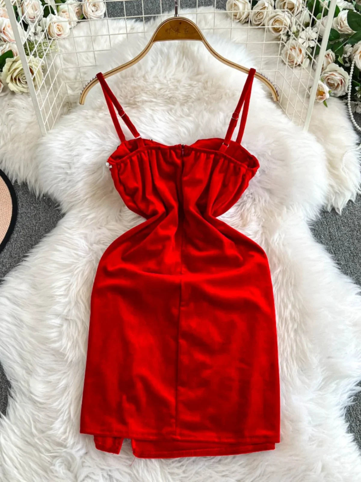 全国総量無料で Red Luulla on Details Pearl With Dress Strap Velvet スーツ・フォーマル・ドレス
