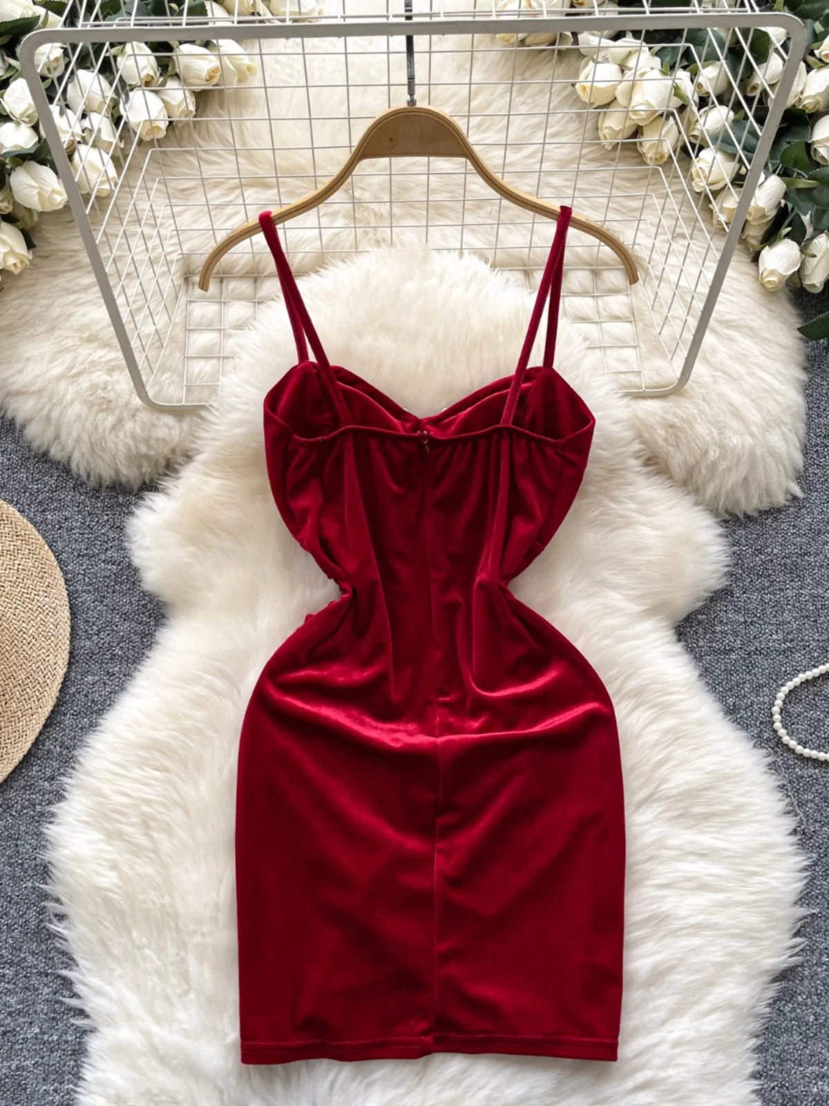 Red velvet sleeveless dress 2025
