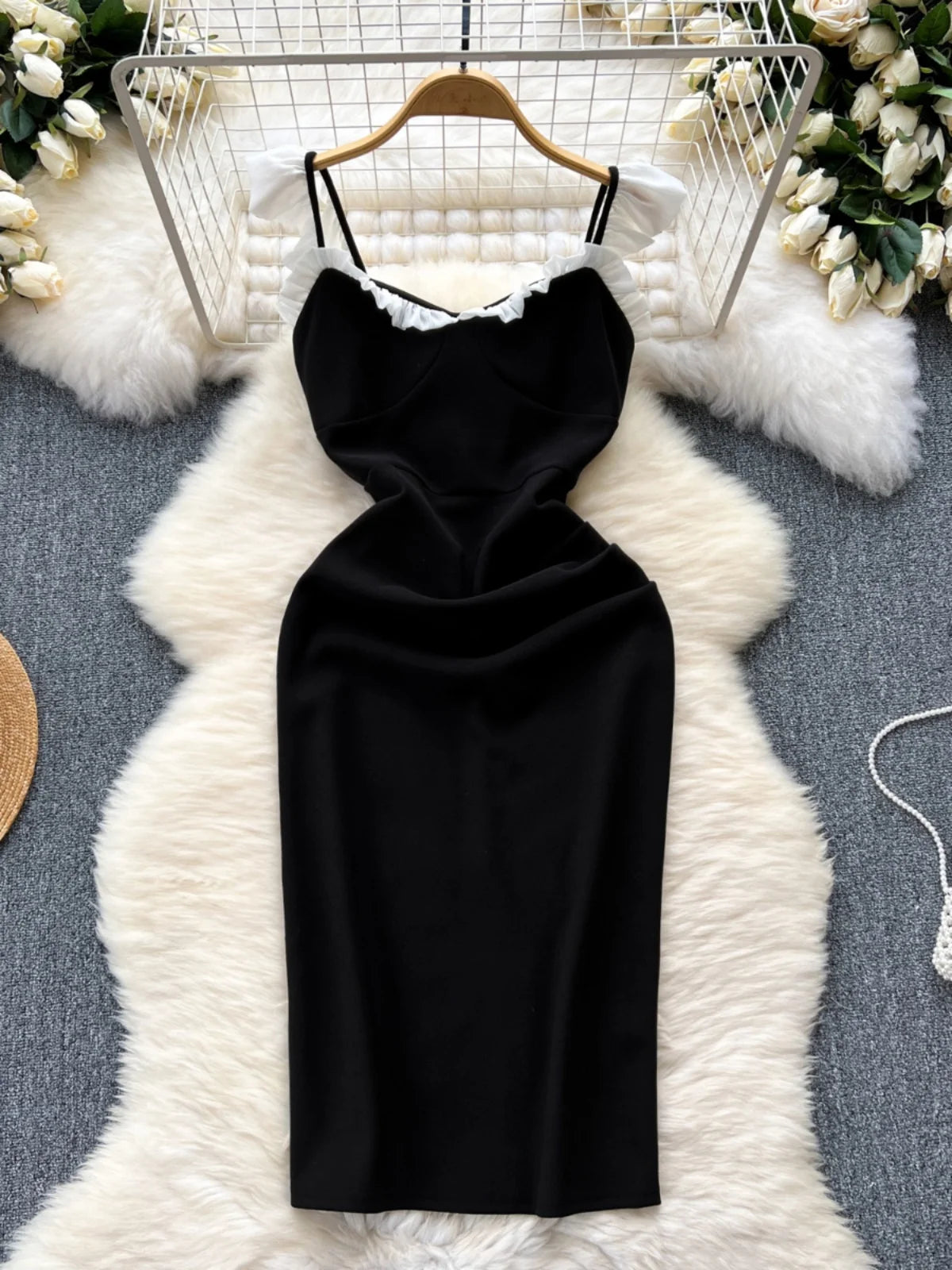 Sleeveless Black Velvet Dress With Lace Trim on Luulla